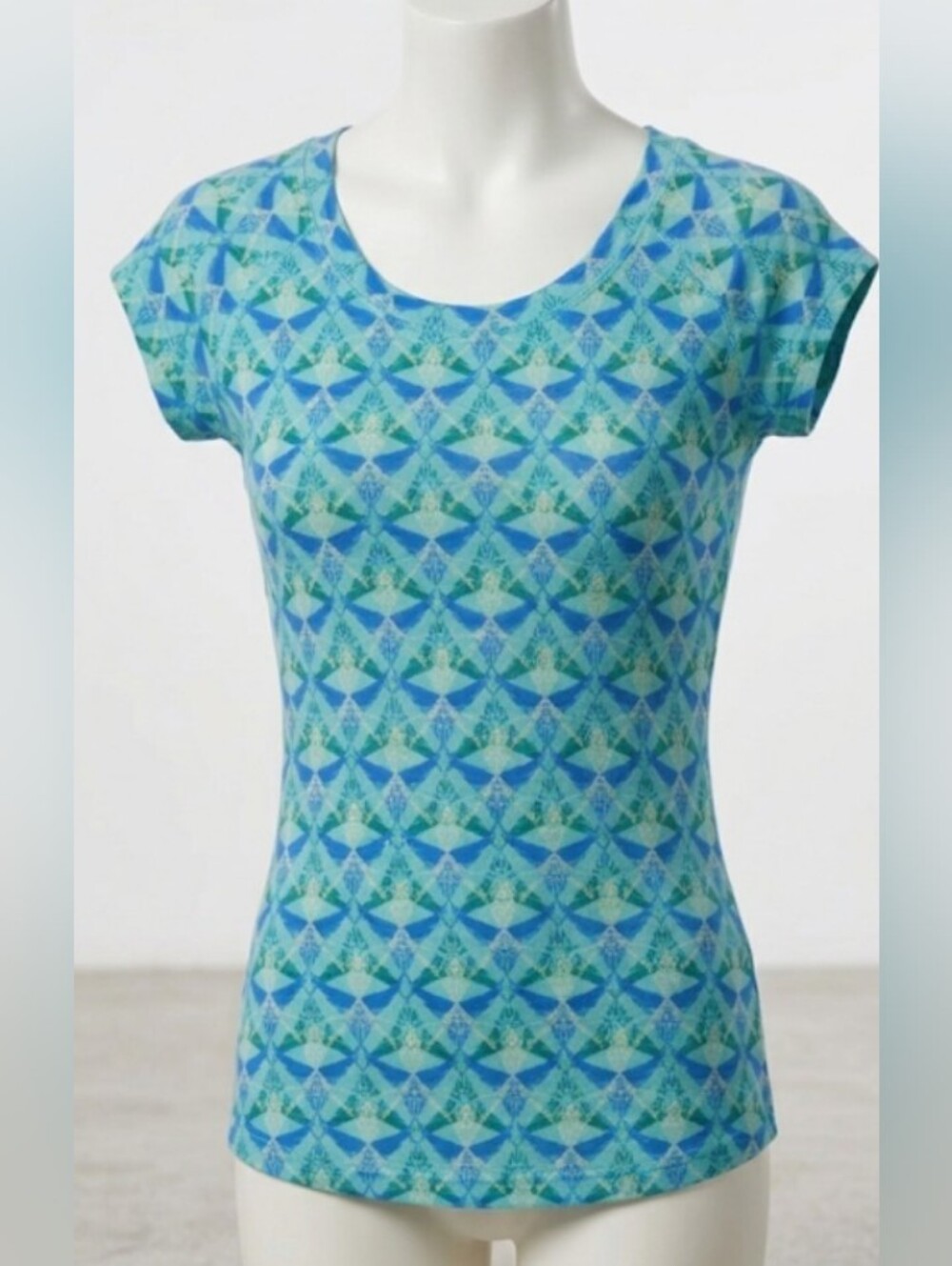 LAST CHANCE Vintage Blue & Aqua Geometric Keyhole Back Top (Sz S)